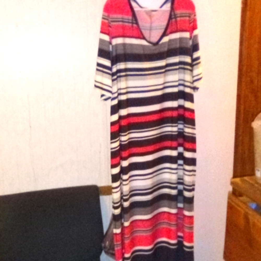Avenue striped black,white, and pink dress size 26/28. Worn once